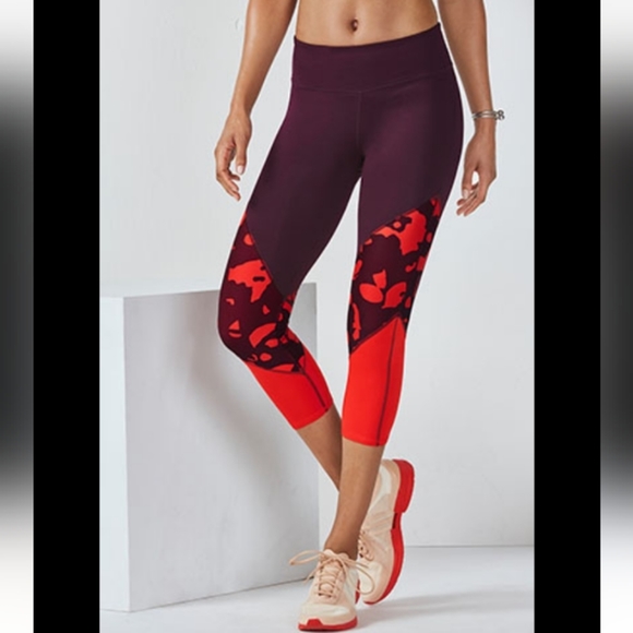 Fabletics Salar Statement PowerHold Capri Pants Work Out Gym Purple Red Floral - Picture 1 of 11